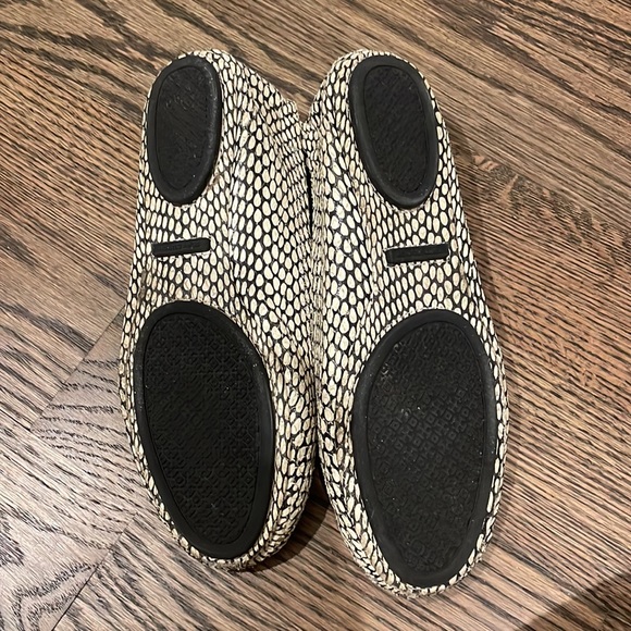 Authentic Tory Burch leather black and white ballerina flats - Picture 3 of 3